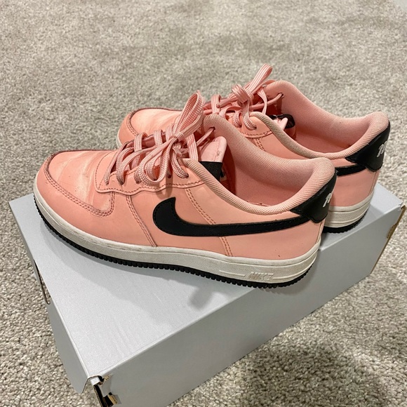 NIKE AIR FORCE ONE FOR LITTLE GIRLS size 2.5Y - Picture 2 of 6
